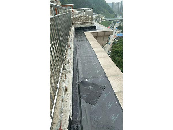 陽(yáng)臺SBS彈性瀝青防水卷材施工